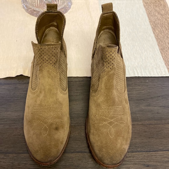 Vince Camuto booties - Picture 3 of 6